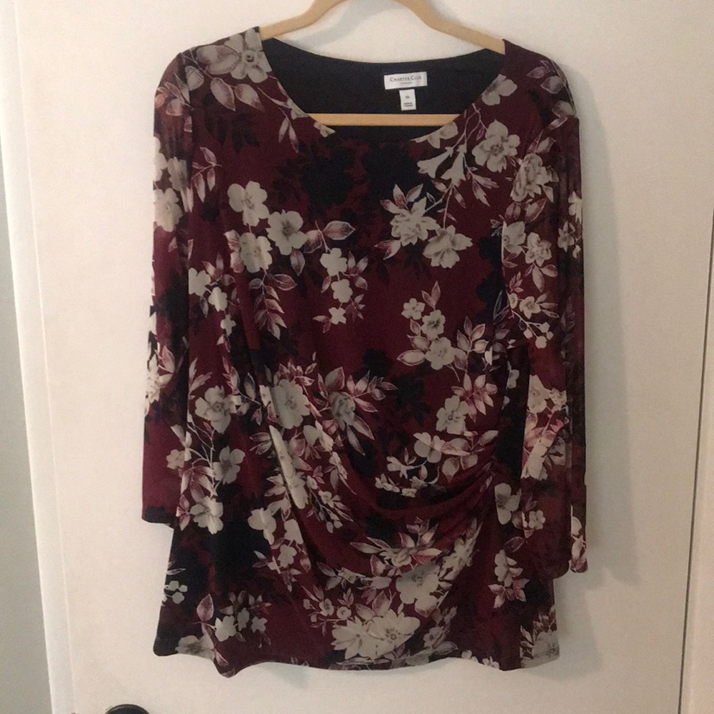 Sold @ consignment - Floral print top 🥀